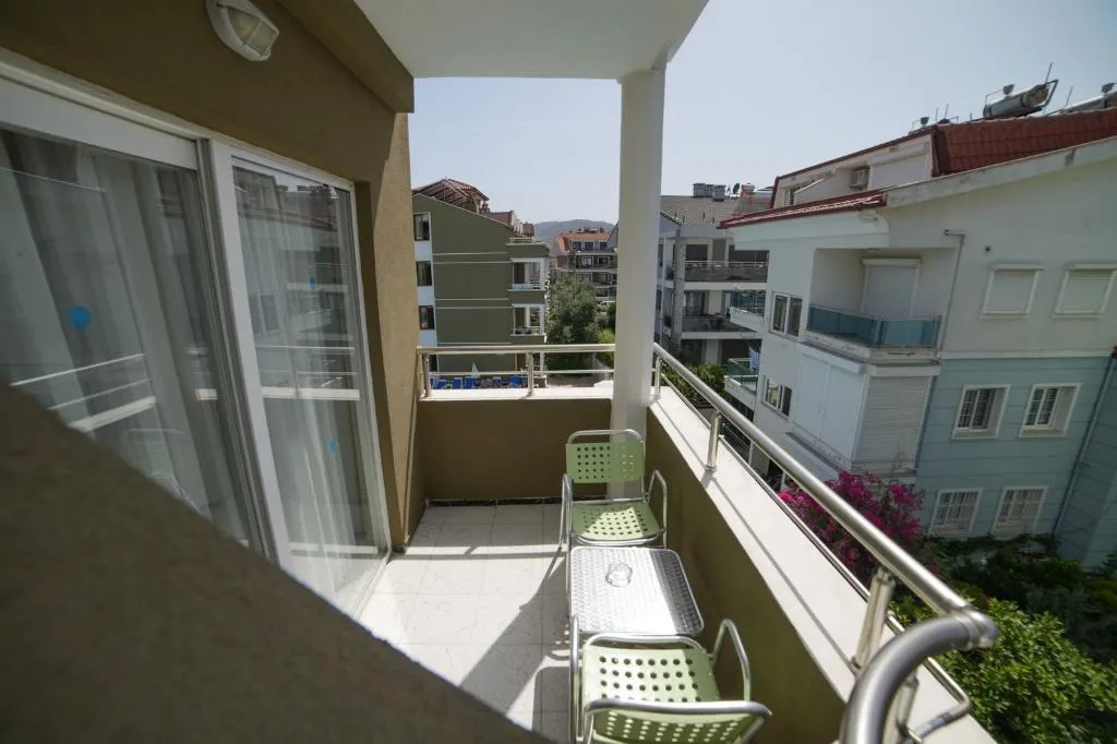 Terrace, Candan Apart, Dalaman