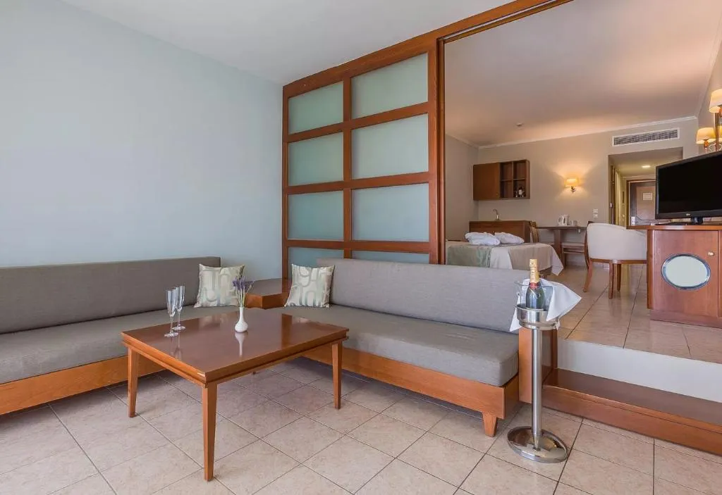 JUNIOR SUITE STANDARD Room, Kipriotis Maris Suites, Kos