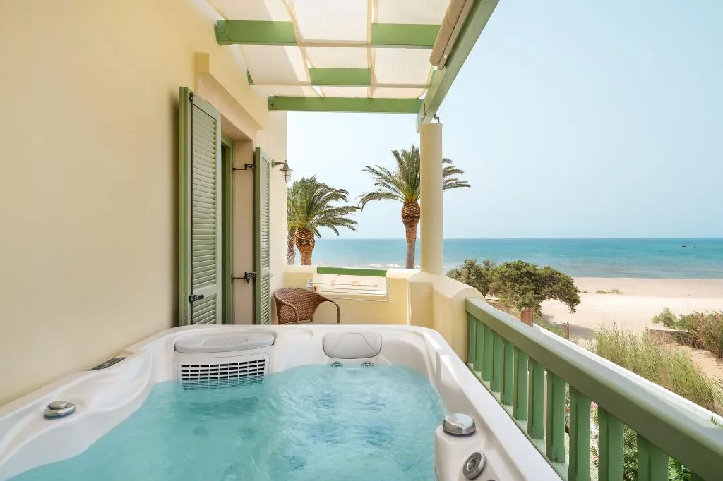 SUITE WITH JACUZZI Room, Finikas Hotel Naxos, Mykonos