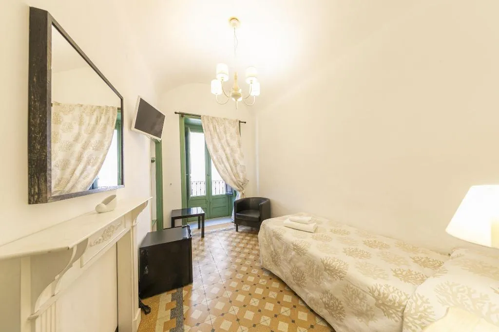 SINGLE STANDARD Room, Palazzo Villelmi, Palermo