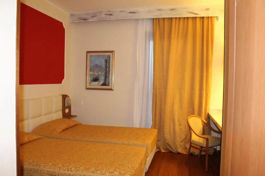 TRIPLE STANDARD Room, Delta Florence, Florence