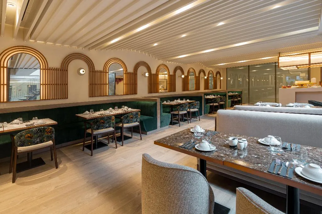 Restaurant, Luster Hotel, Lisbon