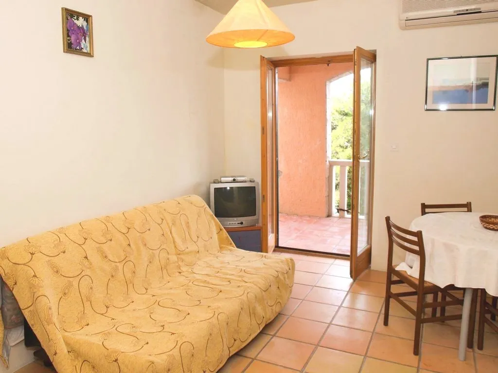 APARTMENT TWO BEDROOMS Room, Santic, Split