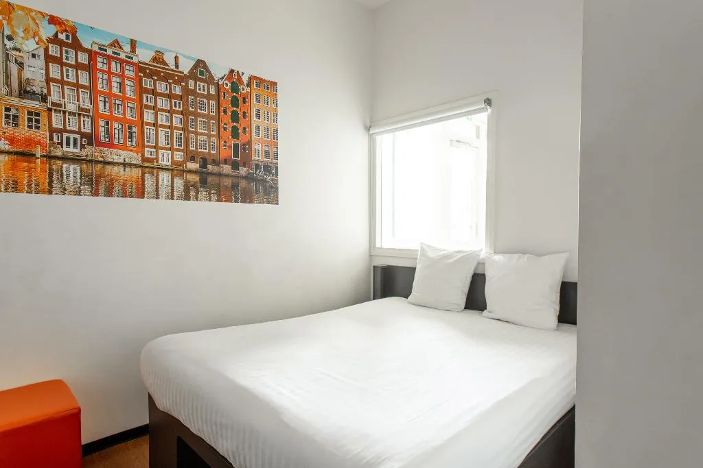 DOUBLE ECONOMY Room, easyHotel Amsterdam City Centre South, Amsterdam