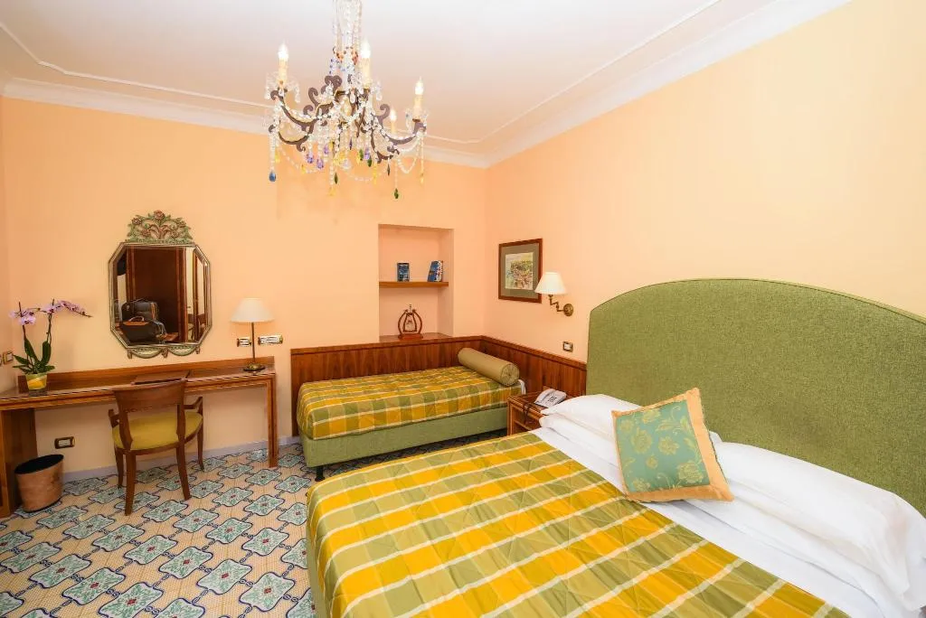 TRIPLE STANDARD Room, Antiche Mura, Naples