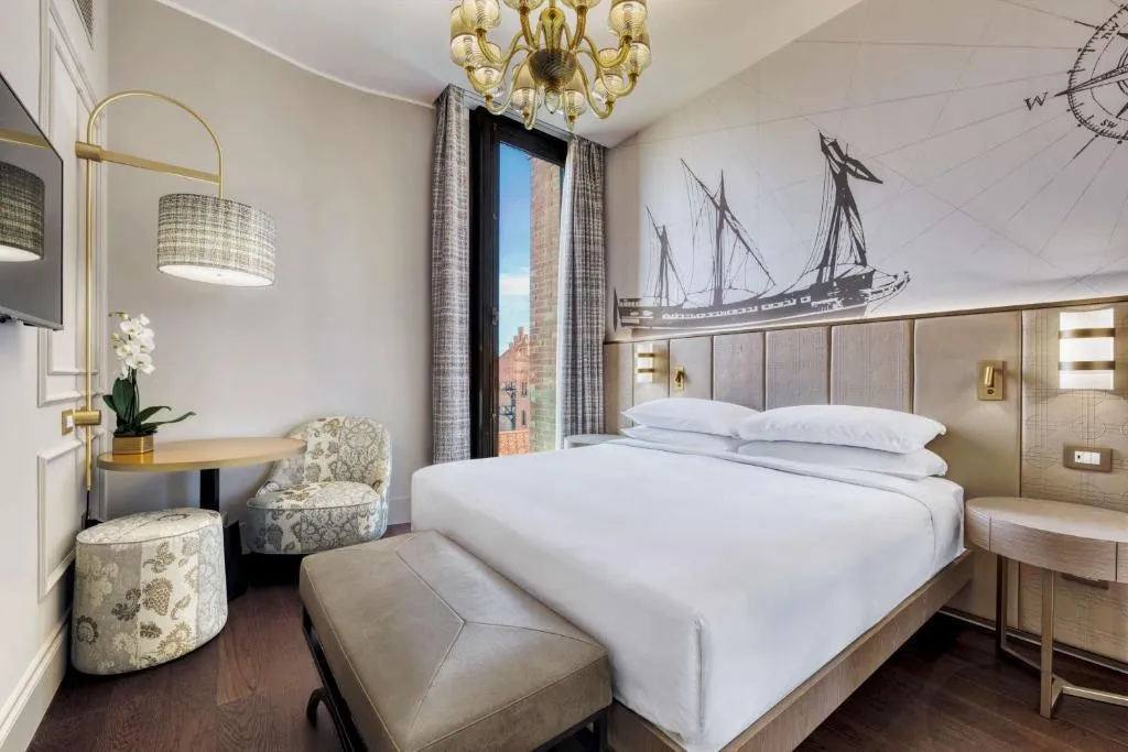 JUNIOR SUITE STANDARD Room, Hilton Molino Stucky Venice, Venice