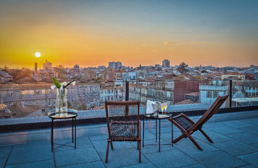 Terrace, Moon and Sun Porto, Porto