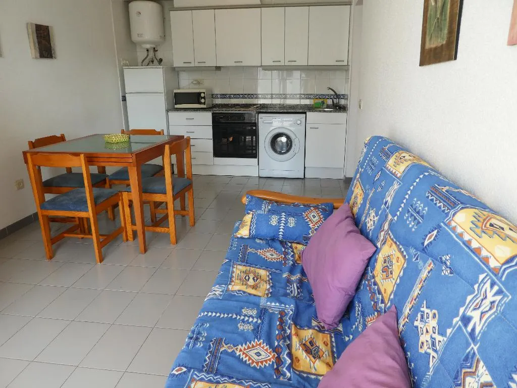 APARTMENT CAPACITY 6 TWO BEDROOMS Room, Apartamentos Font Nova 3000, Valencia