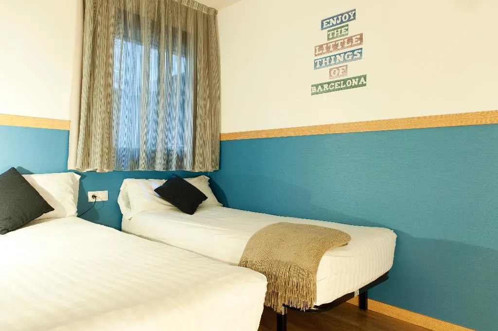 APARTMENT CAPACITY 6 TWO BEDROOMS Room, MH Apartments Ramblas, Barcelona
