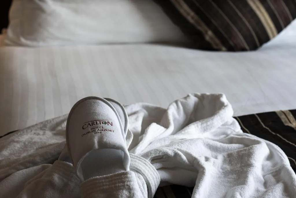 DOUBLE DELUXE KING BED Room, Carlton Hotel Dublin Airport, Dublin