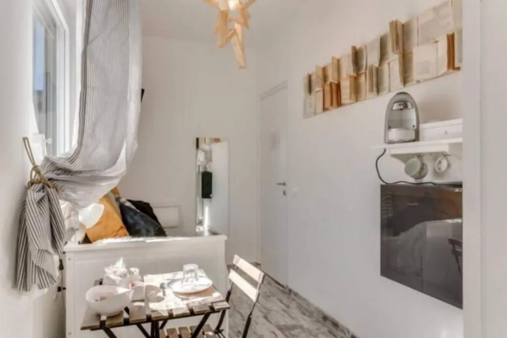 SINGLE STANDARD Room, Letto E Latte, Naples