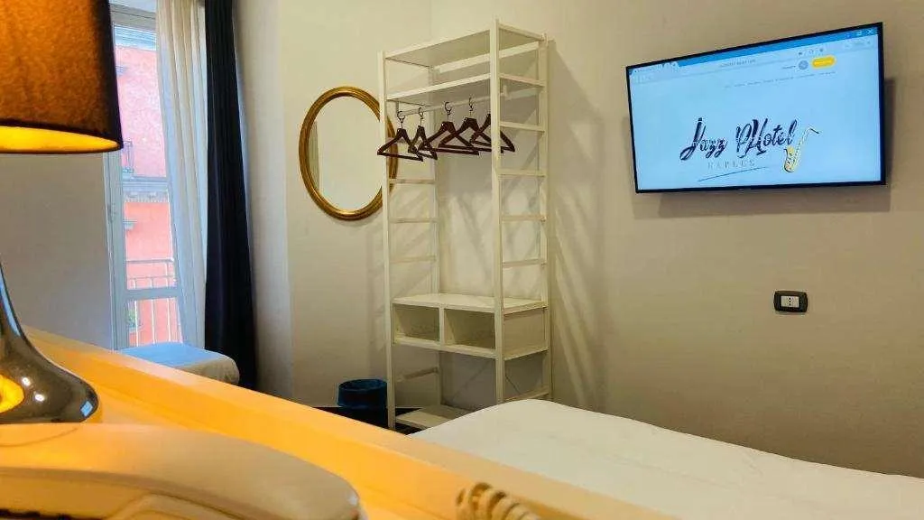 Room, Borbone Di Napoli, Naples