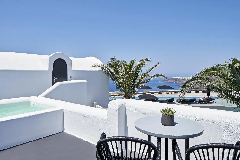 DOUBLE SUPERIOR WITH PRIVATE POOL Room, Pantheon Villas, Santorini