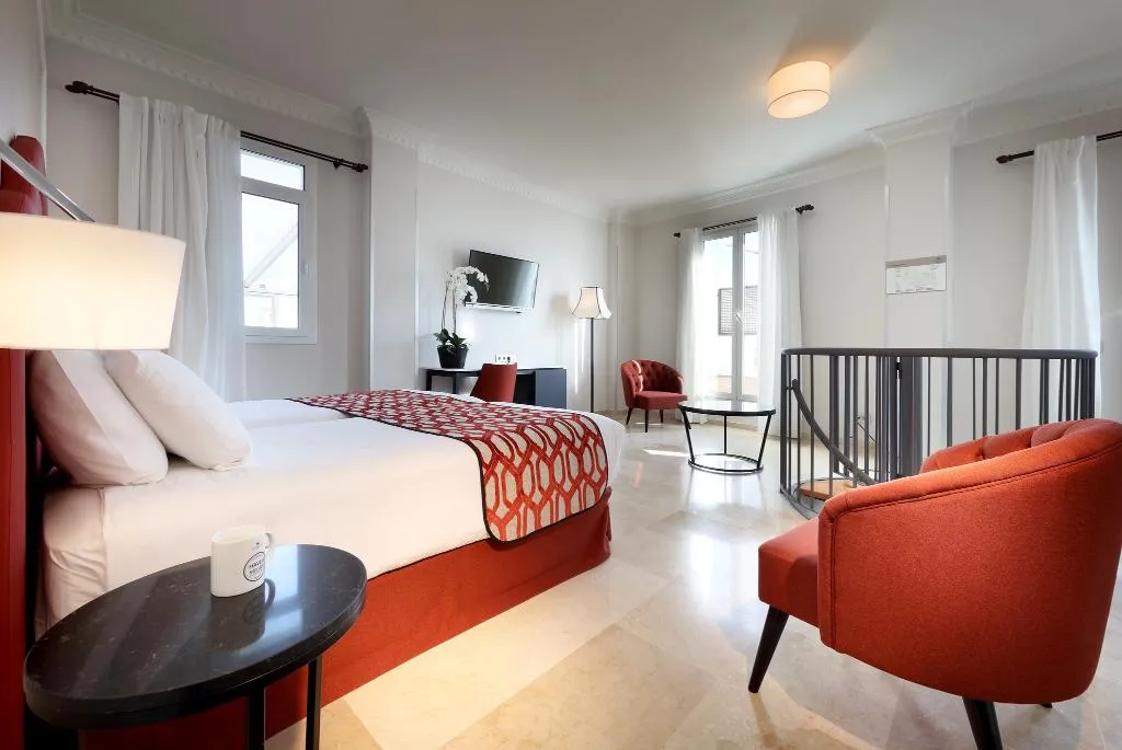 QUADRUPLE STANDARD Room, Eurostars Regina, Seville