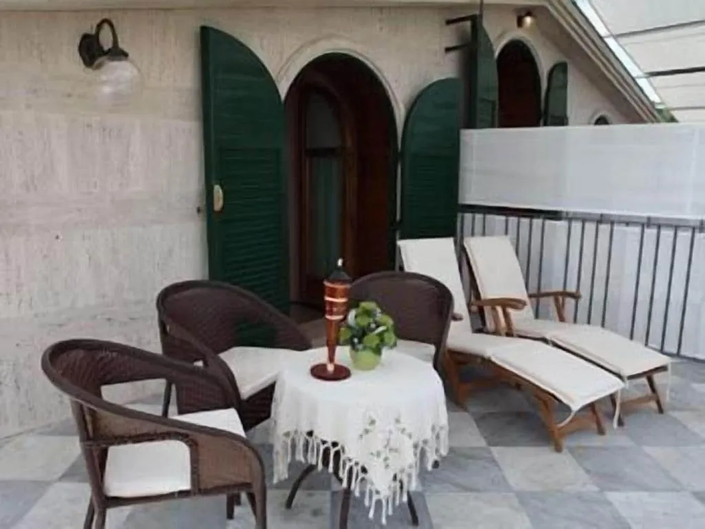 Terrace, Le Due Sirene, Naples