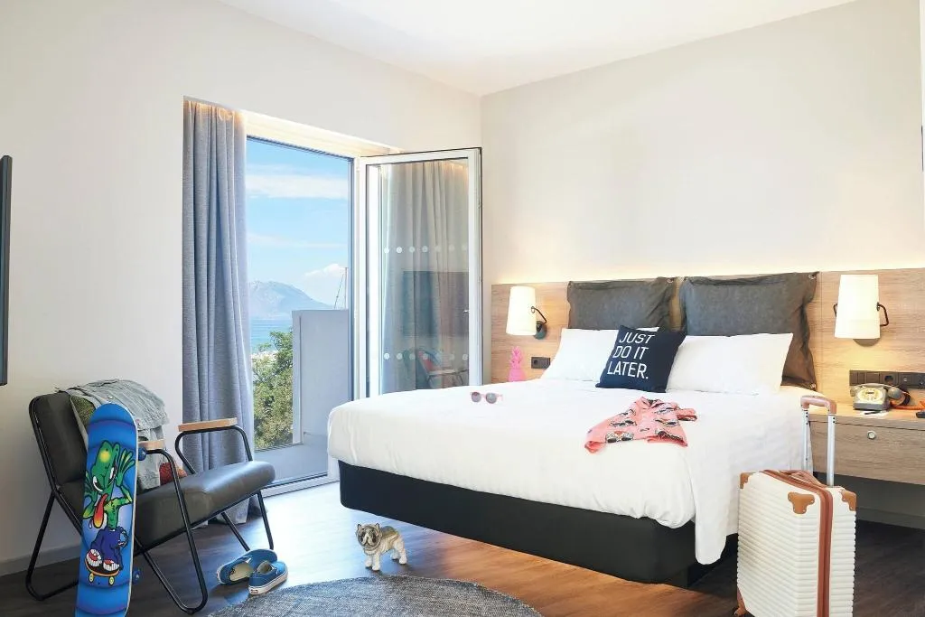 FAMILY ROOM SEA VIEW Room, Moxy Patra Marina, Athens