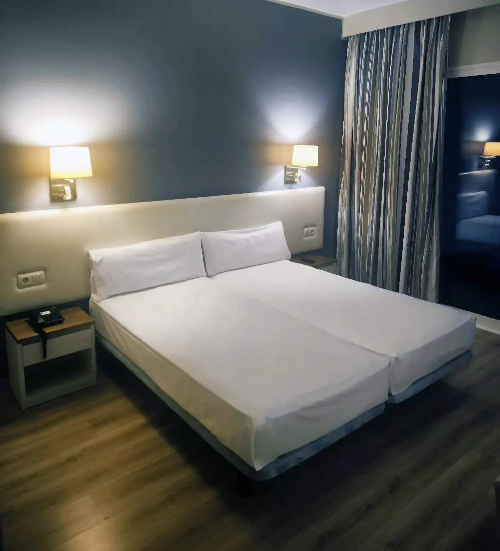 DOUBLE PROMO Room, Agamenon, Menorca