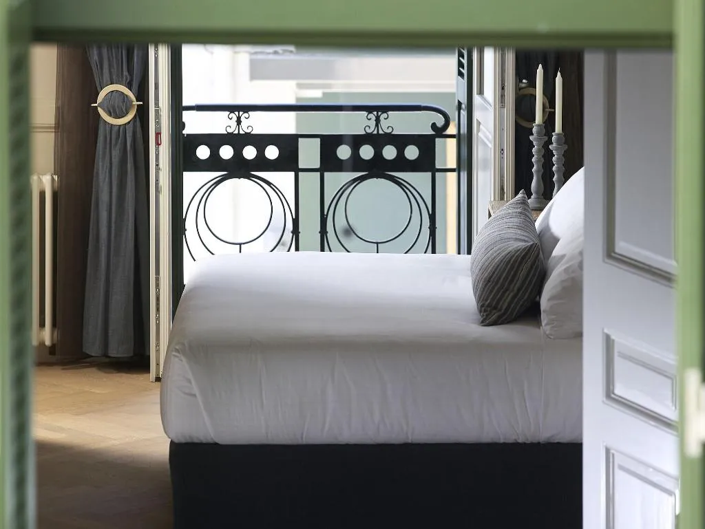 Room, Thiseio 1915, Athens