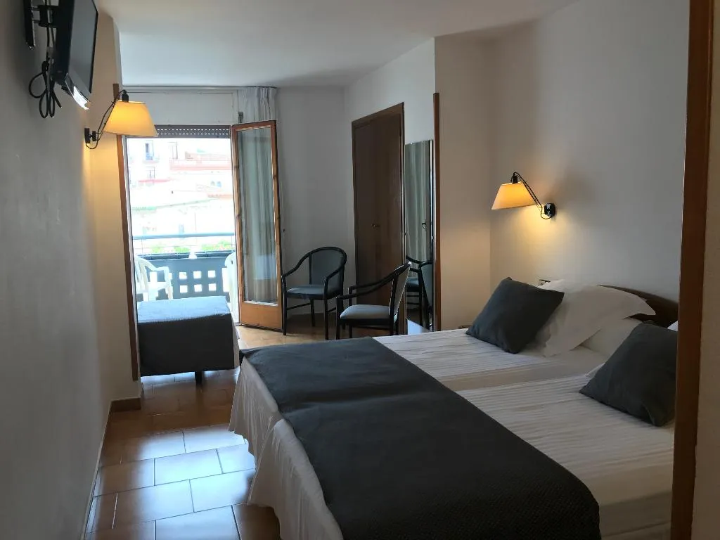 TRIPLE STANDARD Room, Balneari Termes Victòria, Barcelona