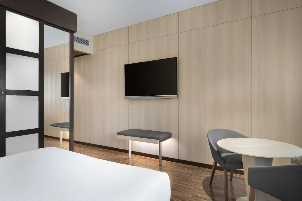 Room, AC Milano, Milan