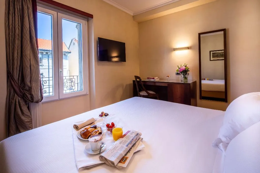 SUITE CAPACITY 4 Room, UNA HOTELS Galles Milano, Milan
