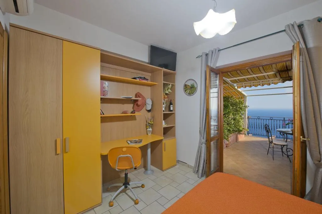 Room, La Mela Blu, Naples
