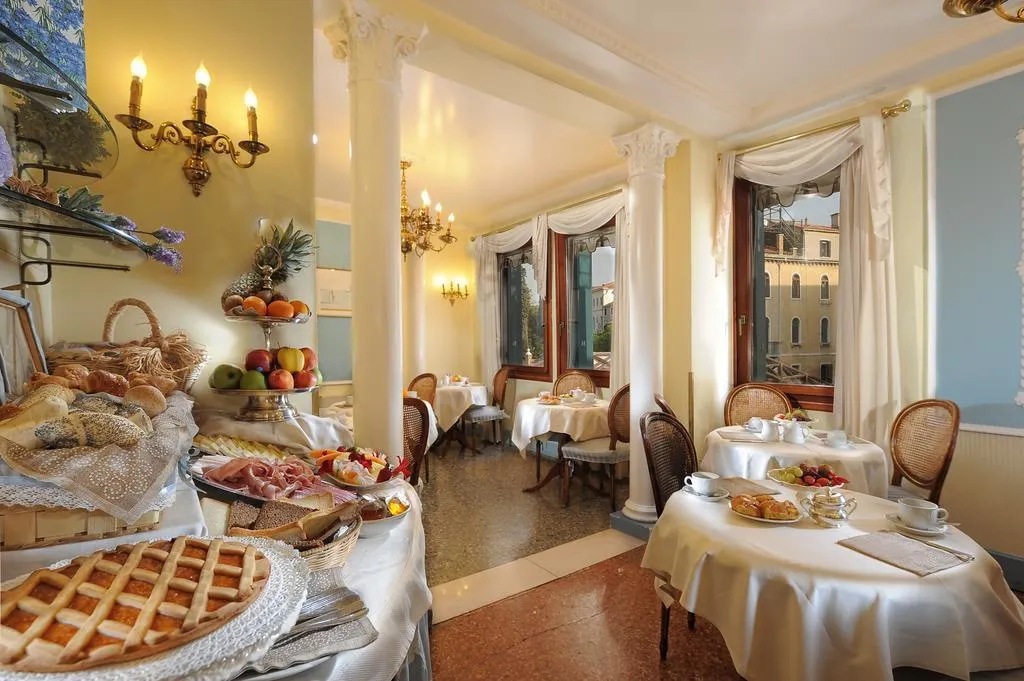 General view, Arlecchino, Venice