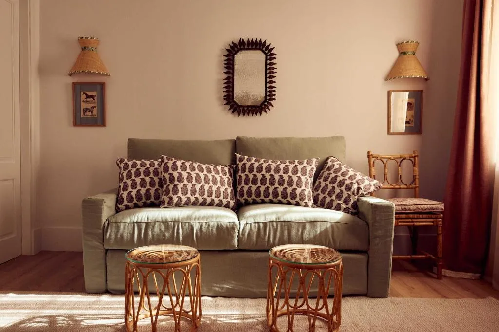 Room, Cristine Bedfor, Menorca
