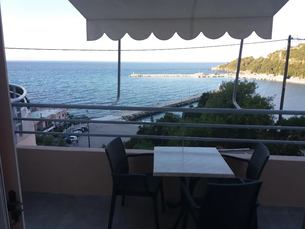 APARTMENT CAPACITY 5 Room, Harbour View, Kalamata