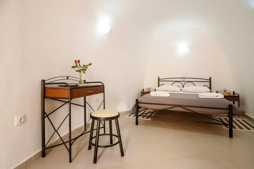 Double or Twin ECONOMY Room, Kykladonisia Traditional Settlement, Santorini