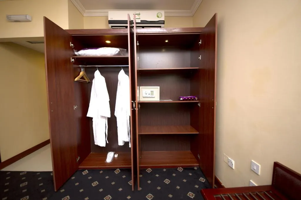 FAMILY ROOM CAPACITY 4 Room, Mount Royal Hotel, Dubai