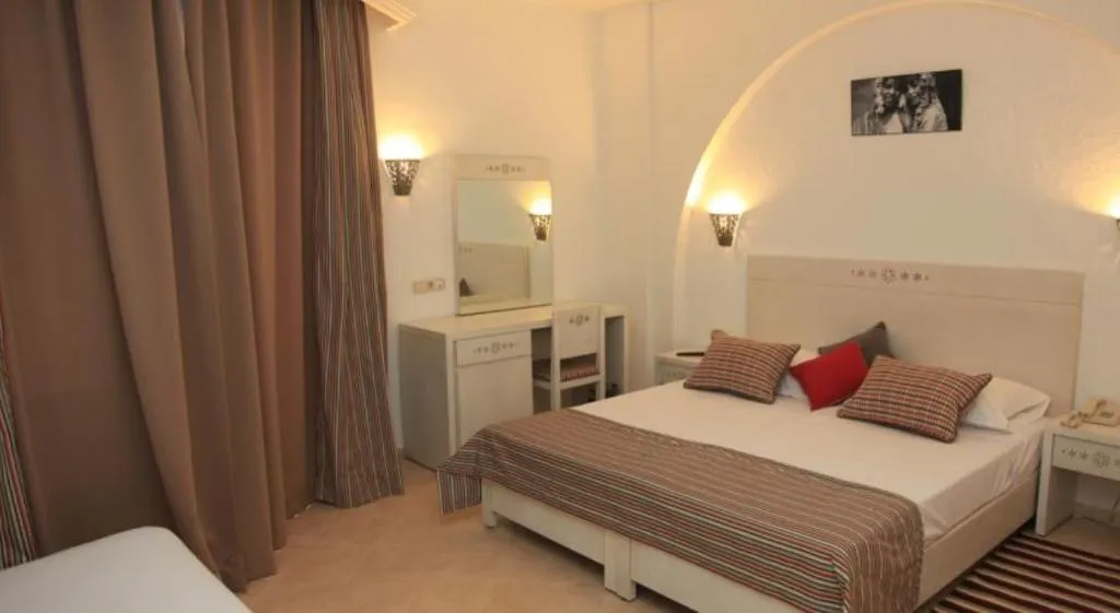 SINGLE POOL VIEW Room, Menara, Tunisia