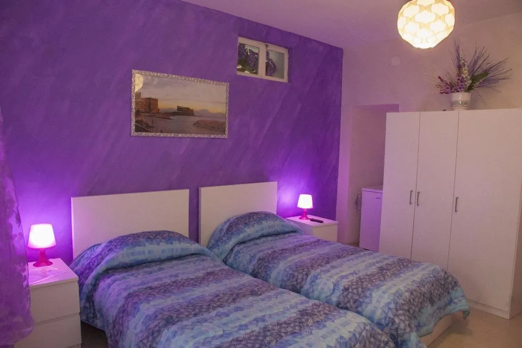 Room, Residence Confalone, Naples