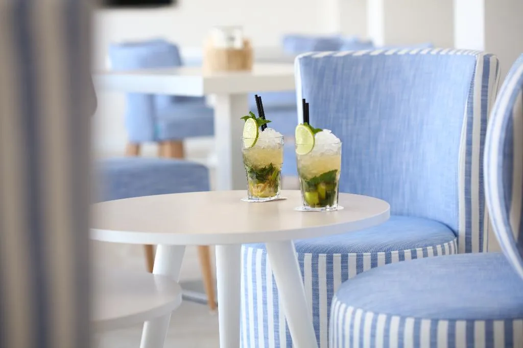 Bar, Iberostar Waves Bahía de Palma, Majorca