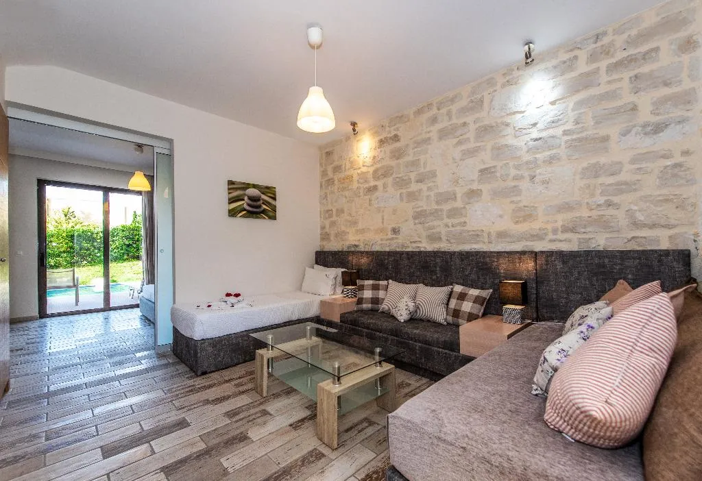 SUITE WITH PRIVATE POOL Room, RG Village Crete, Crete