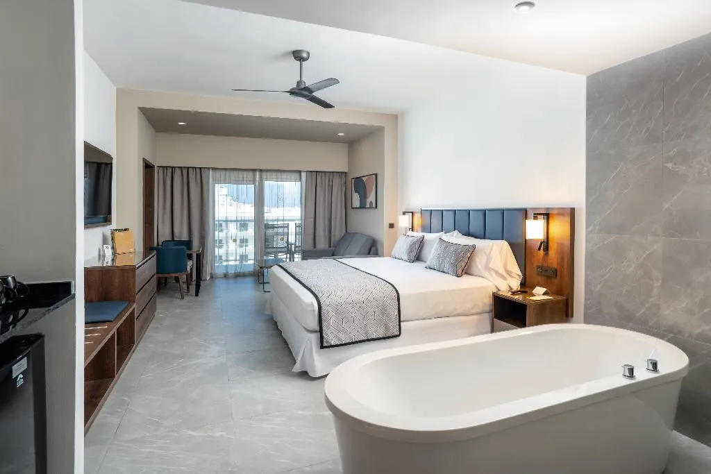 JUNIOR SUITE PARTIAL OCEAN VIEW Room, Riu Palace Kukulkan - Adults Only - All Inclusive, Cancun Area