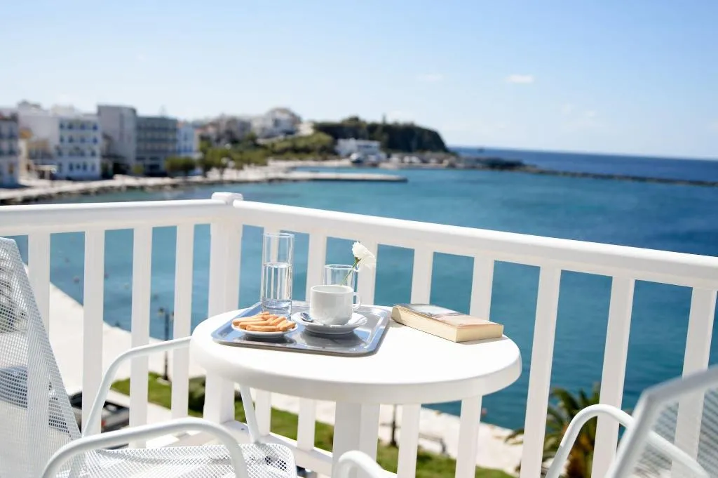 Room, Nama, Mykonos