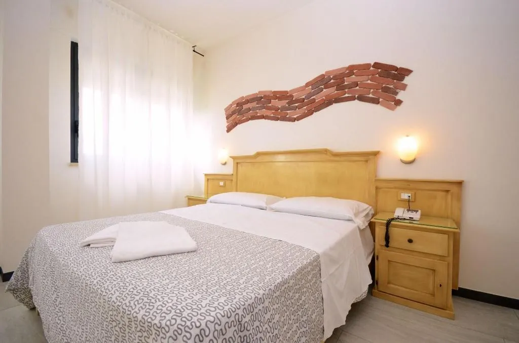 Room, Hotel Clinton, Naples