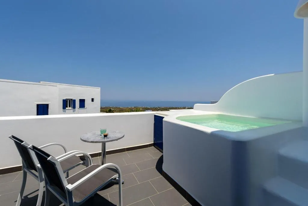 Pool, Anemomilos, Santorini
