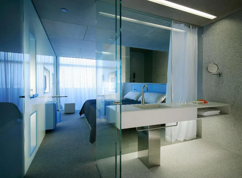 Room, Puerta America Madrid, Madrid