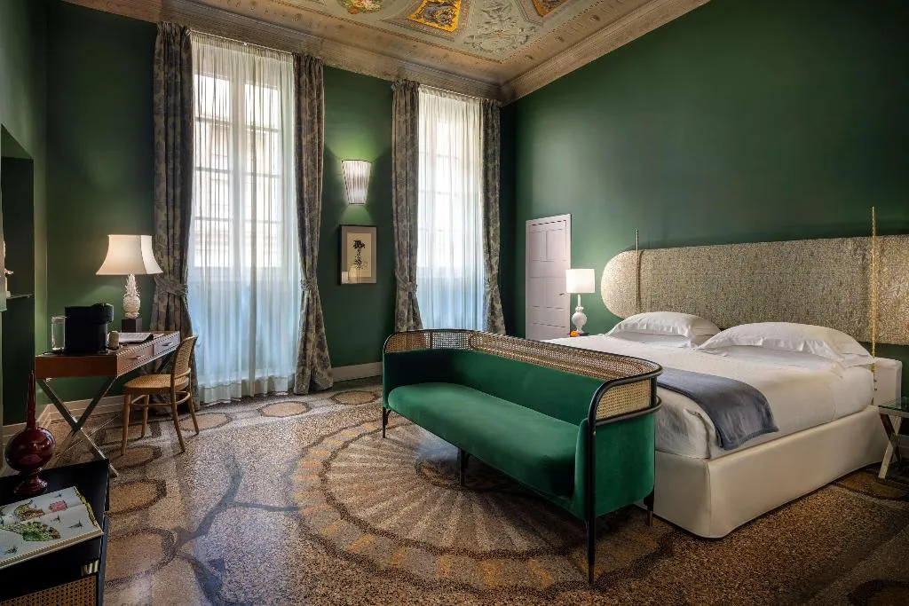 Room, Hotel Number Nine, Florence