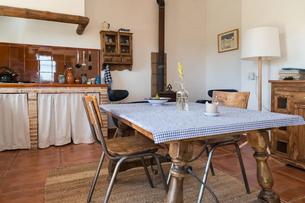 Room, Benali, Valencia