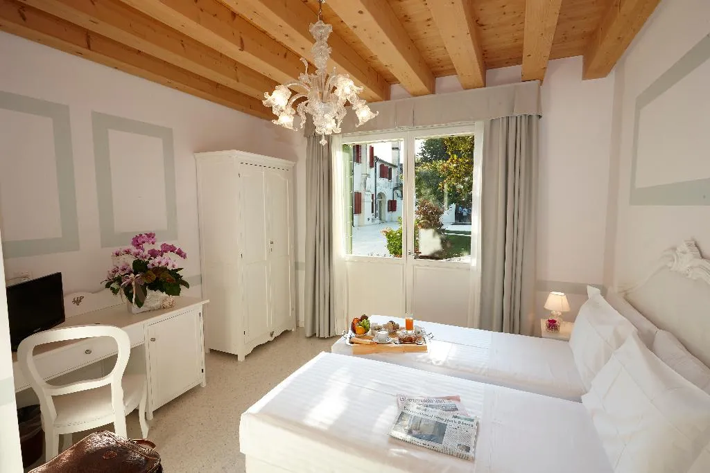 Double or Twin GARDEN VIEW ONE BEDROOM Room, Hotel Villa Patriarca, Venice