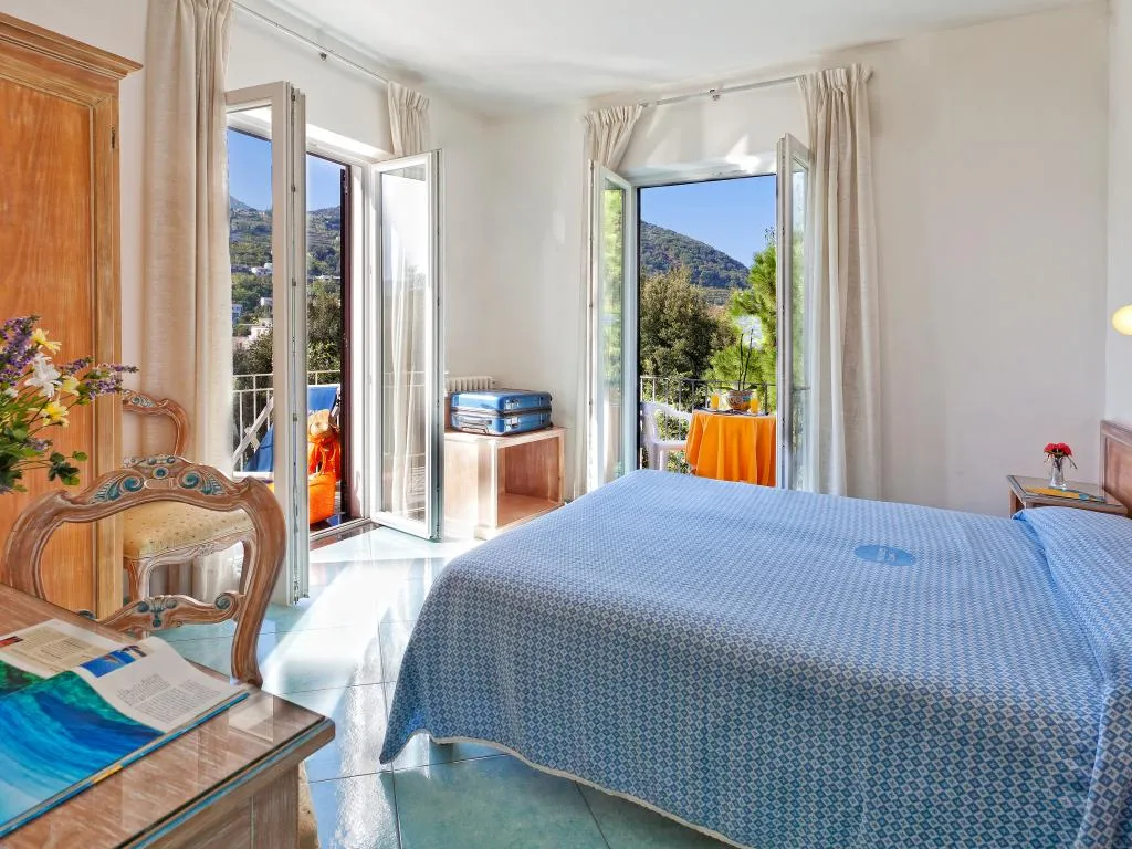 Room, Hotel Cleopatra, Naples