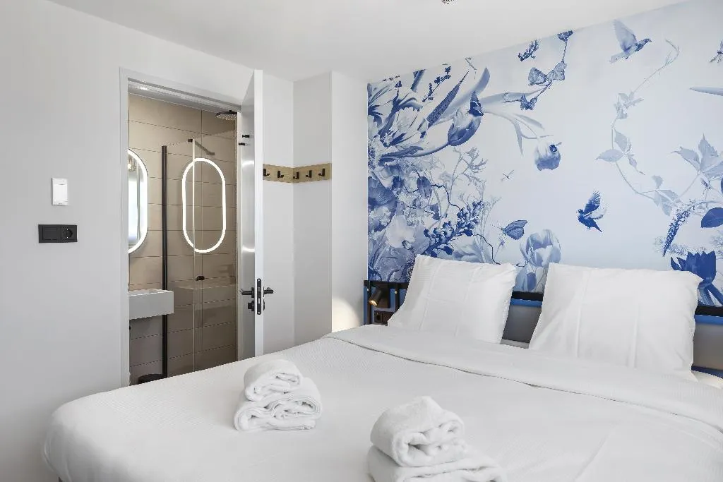 DOUBLE QUEEN SIZE BED Room, Dutch Design Hotel Vondelpark, Amsterdam