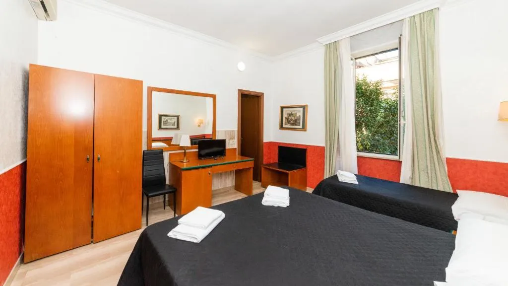 TRIPLE STANDARD Room, Hotel Center 2, Naples