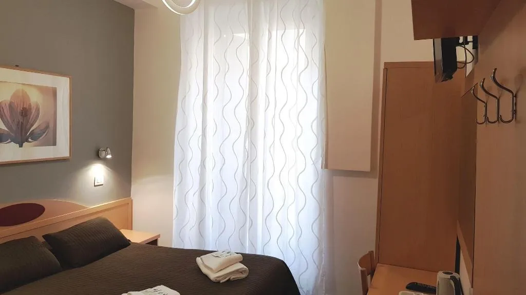 Room, B&B Oasi, Naples