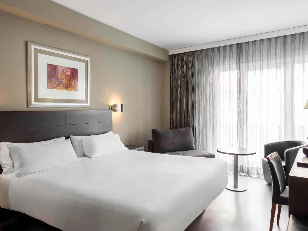 DOUBLE WITH DOUBLE BED Room, Mercure Madrid Centro, Madrid