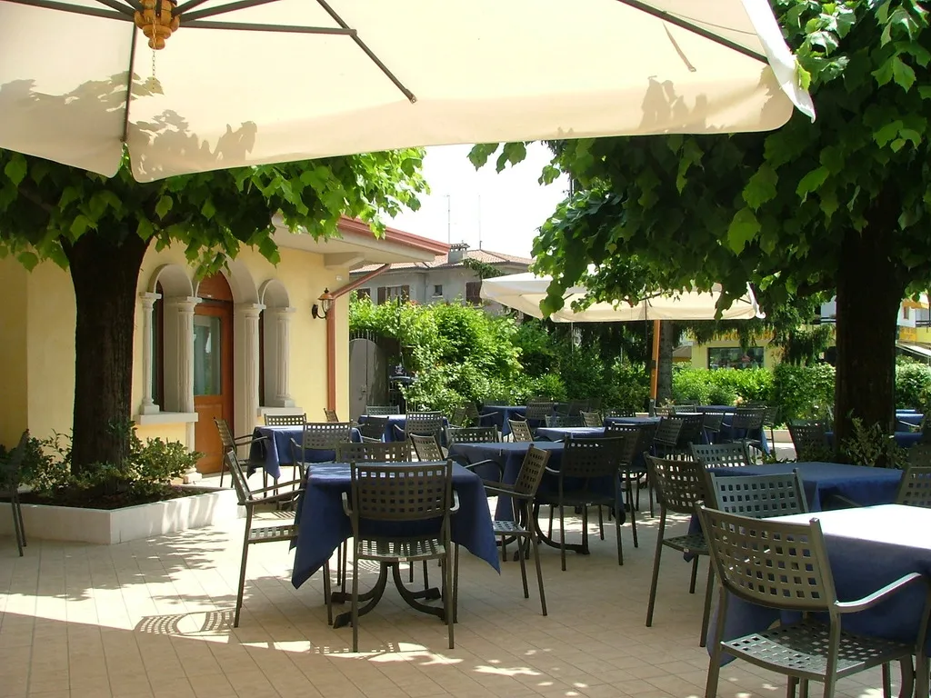 Terrace, Hotel Gardenia Sirmione, Milan