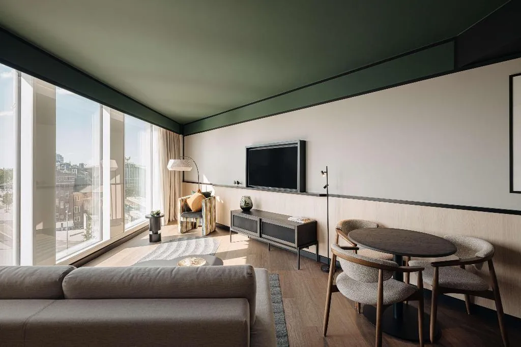 SUITE CITY VIEW Room, DoubleTree by Hilton Amsterdam Centraal Station, Amsterdam